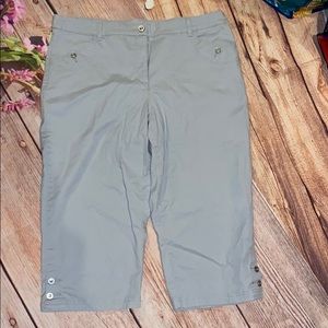 Karen Scott light gray capris size 18